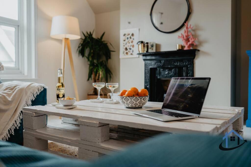 Indigo Snug - Gorgeous 2 Bed Flat In The Heart Of Кромер Экстерьер фото