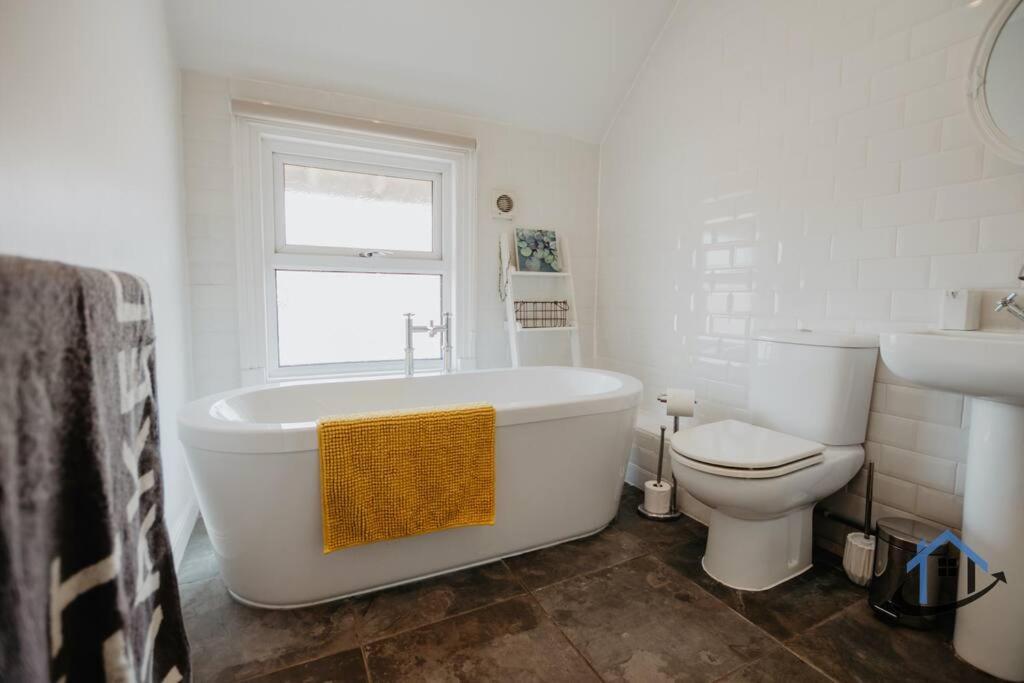 Indigo Snug - Gorgeous 2 Bed Flat In The Heart Of Кромер Экстерьер фото