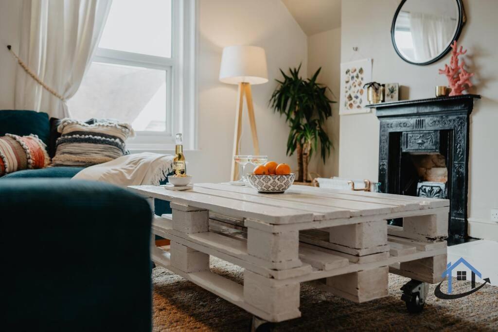 Indigo Snug - Gorgeous 2 Bed Flat In The Heart Of Кромер Экстерьер фото