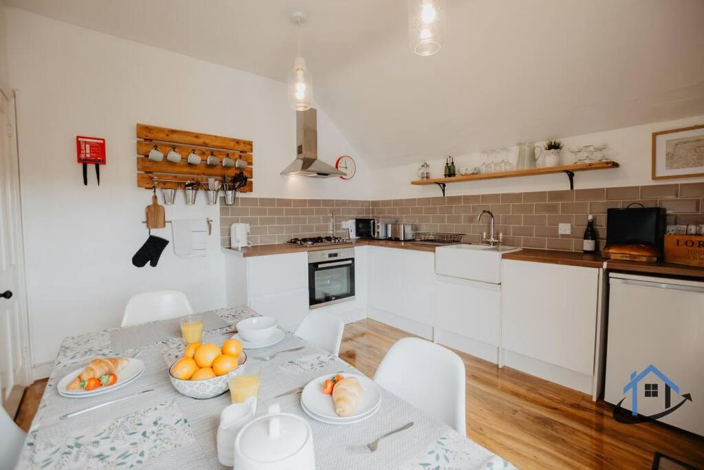 Indigo Snug - Gorgeous 2 Bed Flat In The Heart Of Кромер Экстерьер фото